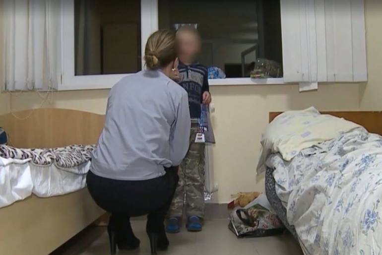 Синці та крововиливи отримав вінничанин від матері через перекинуту тарілку борщу