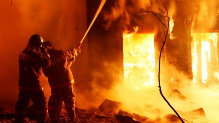 На Вінниччині горів будинок на вулиці Юності