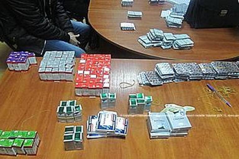 контрабанда анаболічних препаратів фото