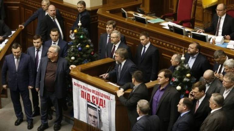 &laquo;Біси&raquo; вселились у депутатів ВР: чому під час засідання сталась бійка