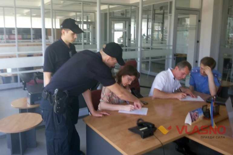 журналіс пише заяву на Вінницьку міськраду фото