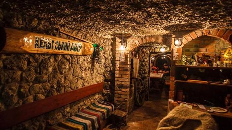 Старовинний винний погріб відкопав пенсіонер під садибою на Закарпатті