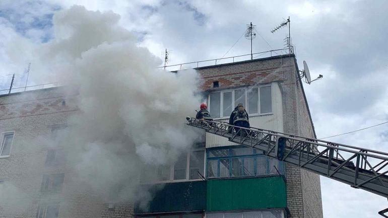 На Вінниччині рятувальники з пожежі врятували жінку