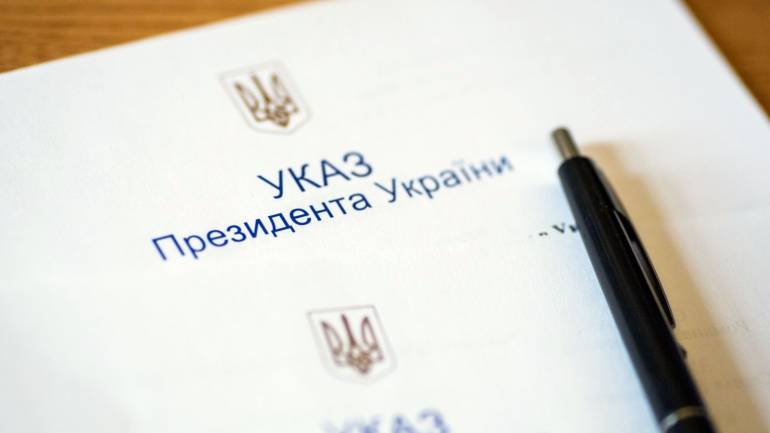Зеленський призначив почесні звання двом освітянам з Вінниччини