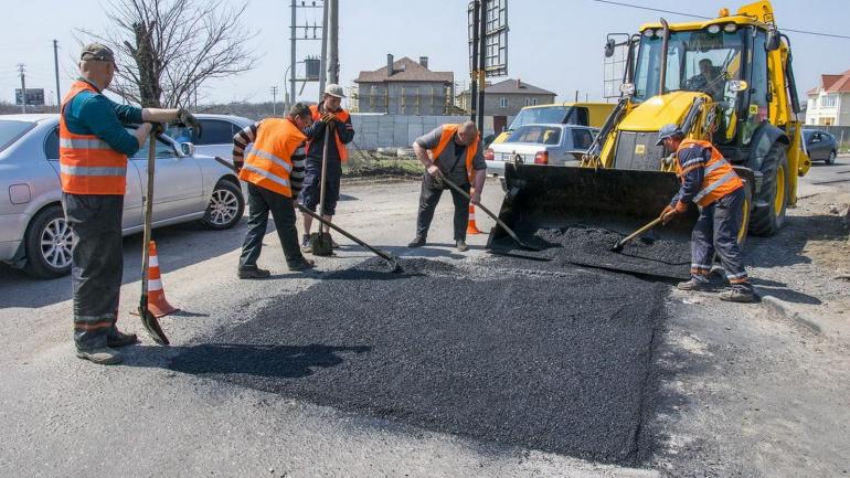 Цьогоріч на Вінниччині відремонтують 17 доріг місцевого значення