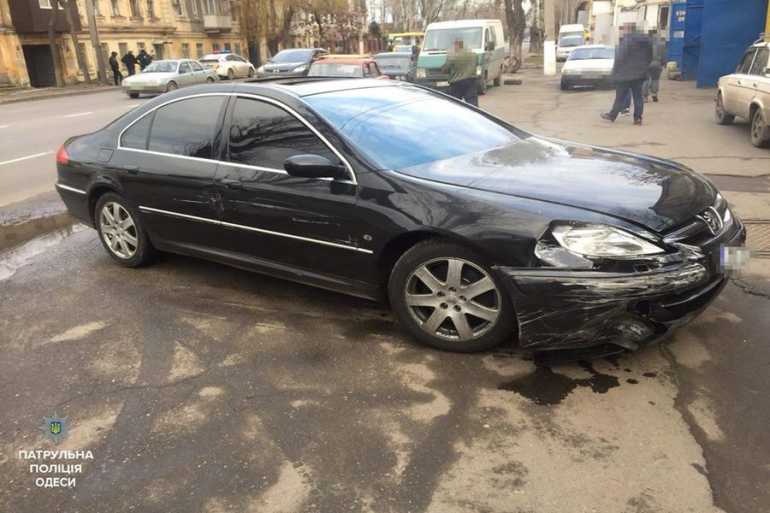 В Одесі п'яний водій вирішив заїхати на автівці в супермаркет