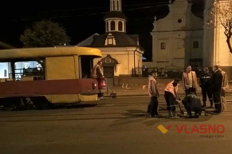 Через позаплановий  ремонт на площі Гагаріна сотні вінничан не змогли вчасно дістатися додому (ФОТО)