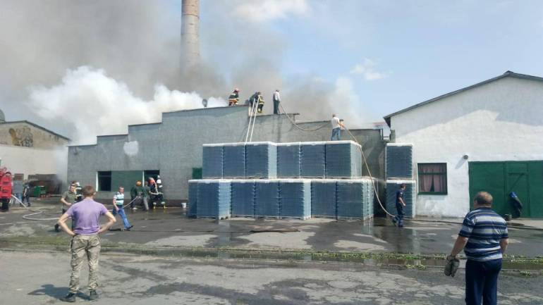 На Рівненщині сталася пожежа на склозаводі