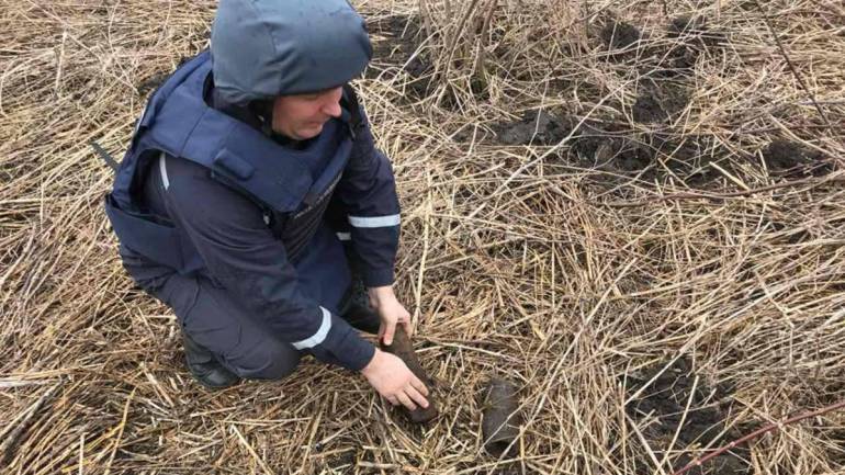 На Вінниччині на території школи знайшли артилерійські снаряди