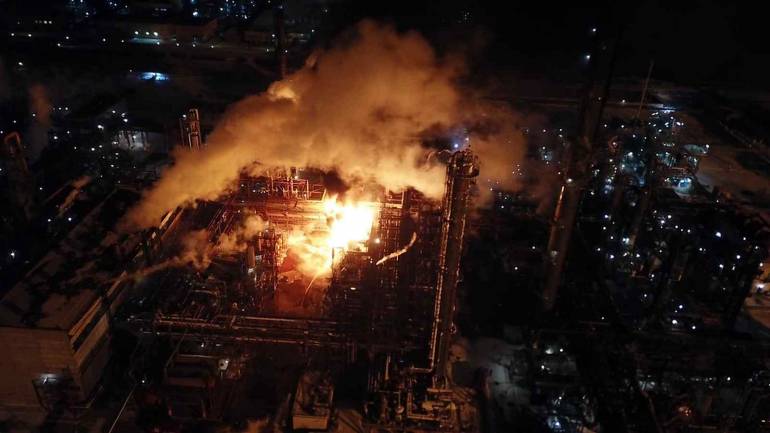 У Калуші на заводі пожежу ліквідовували 110 рятувальників