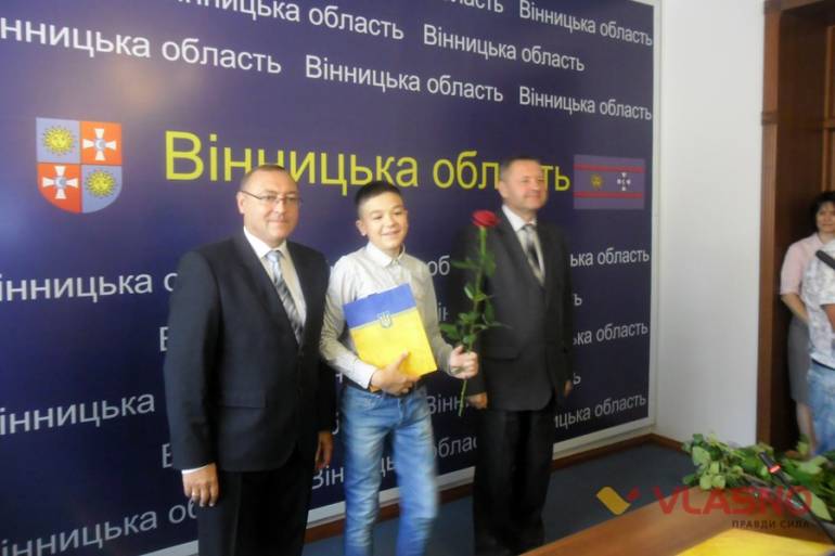 вручення паспортів вінничанам, які народились на День Незалежності фото