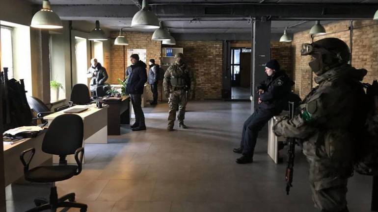 Правоохоронні органи проводять обшуки на території заводу &laquo;АТЕК&raquo;
