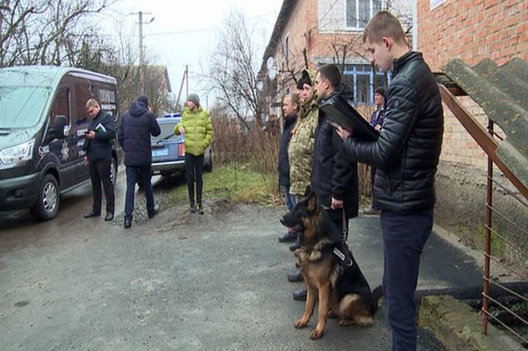 На Вінниччині пес знайшов чоловіка, який вбив свою співмешканку