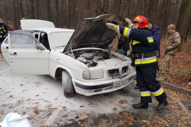 У Вінниці сім рятувальників гасили &laquo;Волгу&raquo;