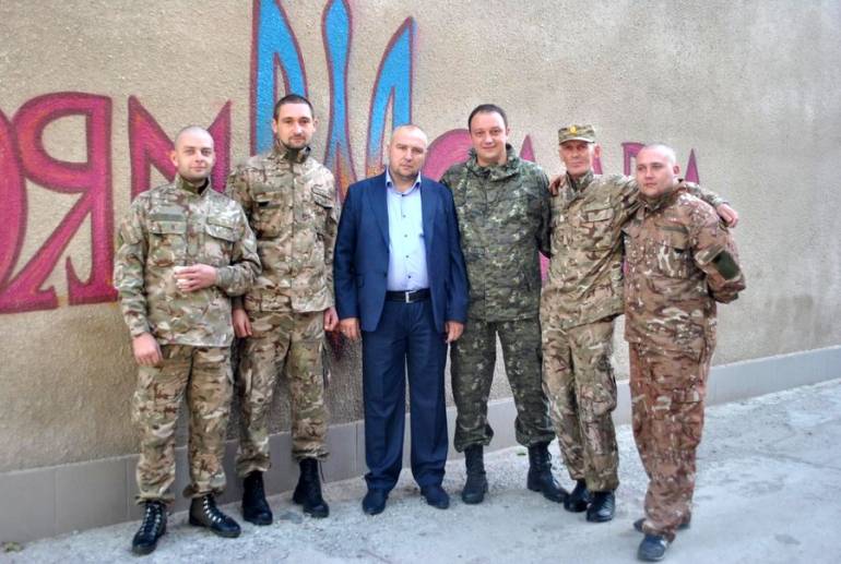 &laquo;Я цих регіоналів і совісносердешних викидав з кабінетів і буду викидати&raquo;, - кандидат у депутати до Вінницької обласної ради №1 від &laquo;УКРОПу&raquo; Григорій Зозуля**