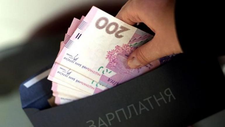 Вінницьким вчителям, які працюють дистанційно, виплатять повну зарплату
