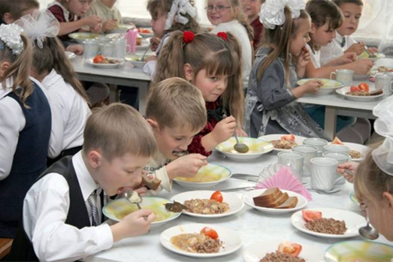 Як у Хмільнику купують для школярів харчі