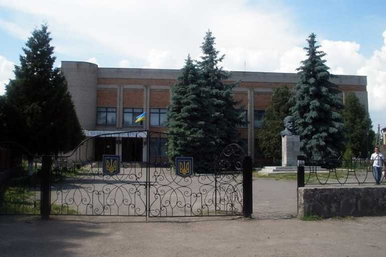 памятник Леніну в Росоші фото