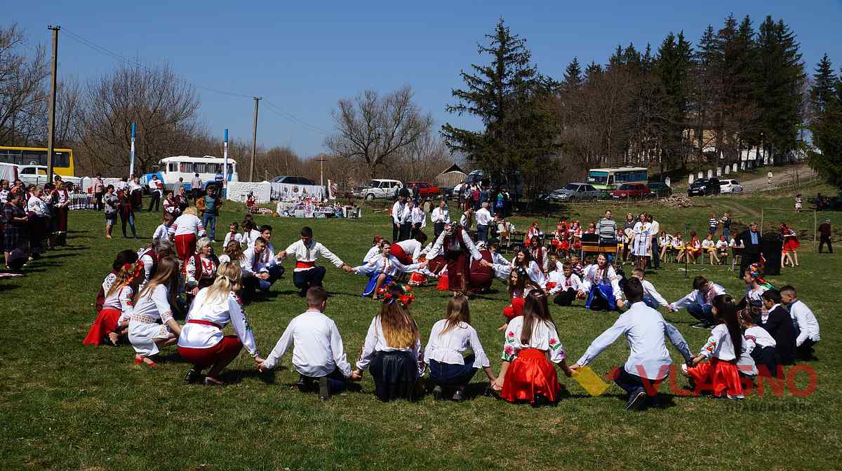 гаївки у селі Лозове фото