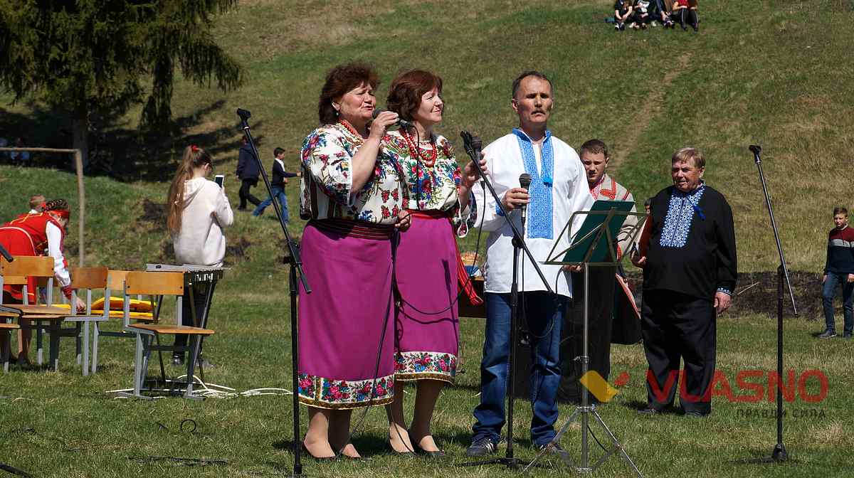 гаївки у селі Лозове фото