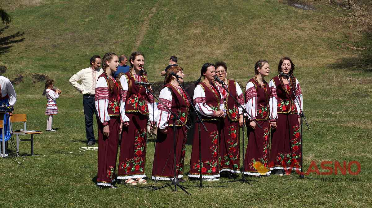 гаївки у селі Лозове фото