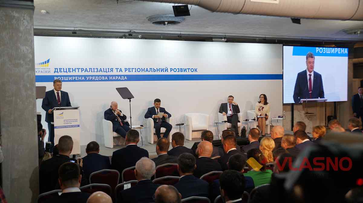 Poroshenko-Groysman-6