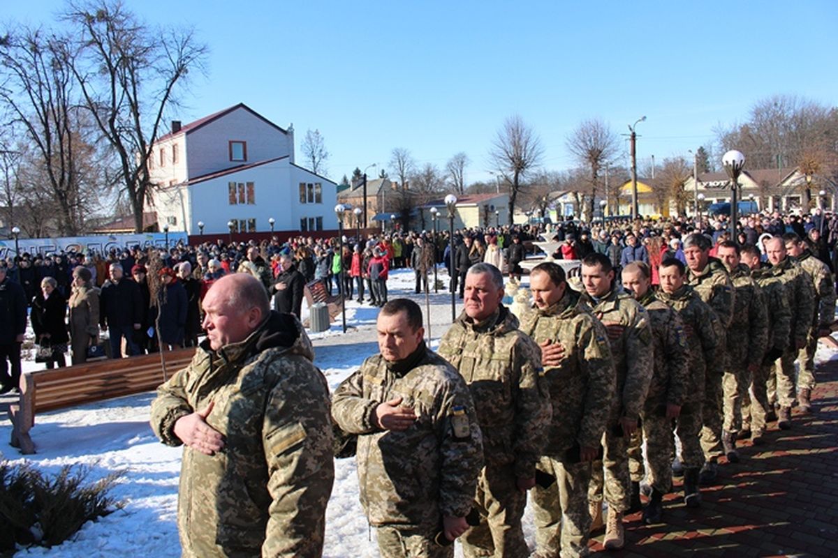 меморіальна дошка атовцю в Гайсині фото