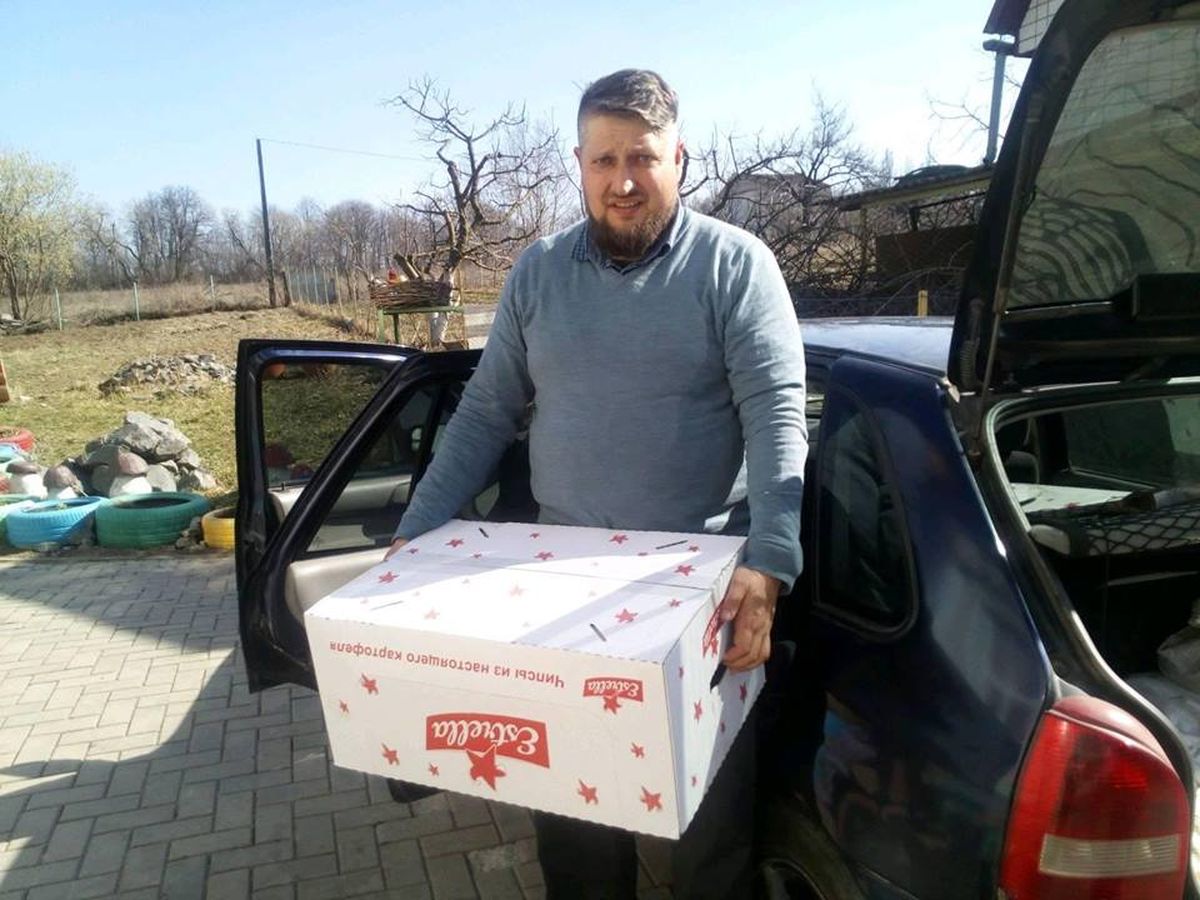 na vinnychchyni svyashchenyk peredav blahodiynu dopomohu 1