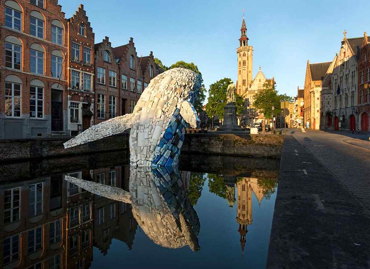 38-foot-whale-made-of-plastic-waste-bruges-designboom-13 1