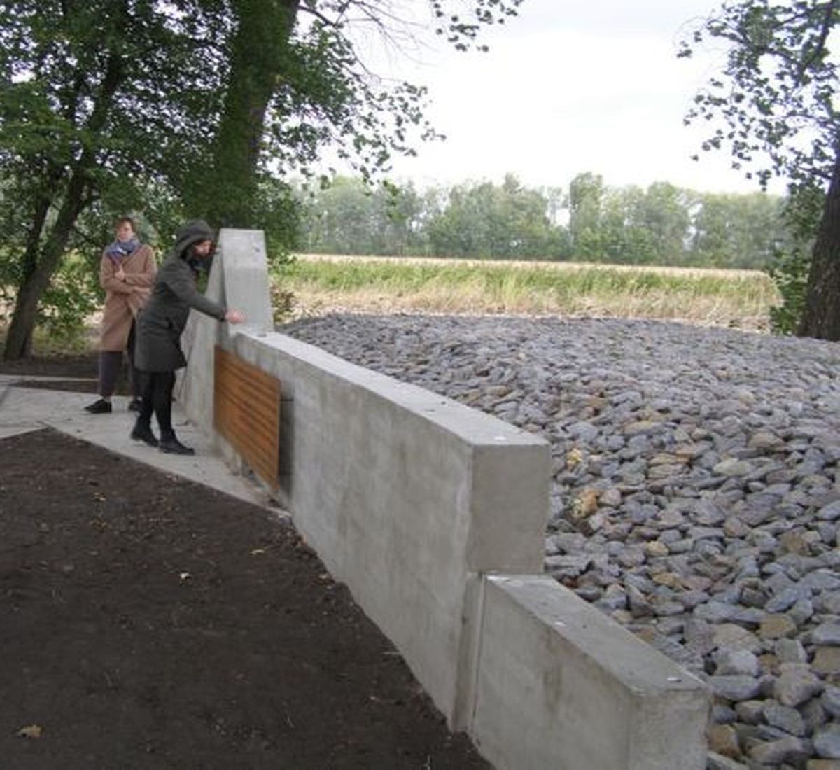 na vinnychchyni vstanovyly memorial i pamyatnyk yevreyam 2