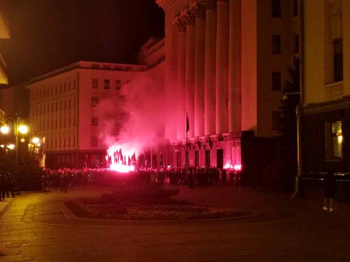 ni-kapitulyaciyi-bilya-ofisu-prezydenta-4 1