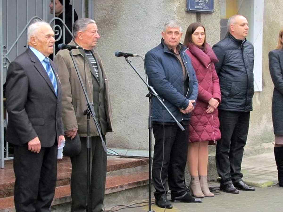 memorialna-doshka-iampil-vinnitsia-galina-sira-2 1
