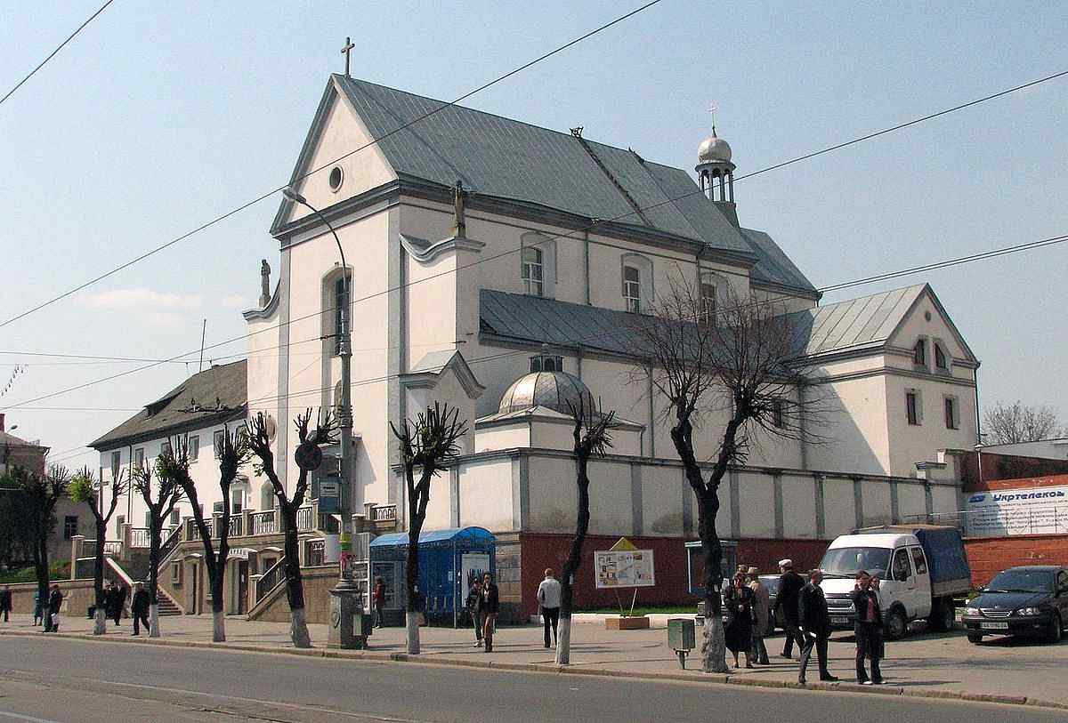 1200px-Vinnytsia-catholic-church 1