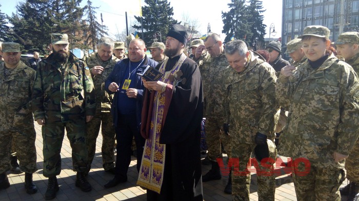 Освячений КрАЗ відправився на війну 