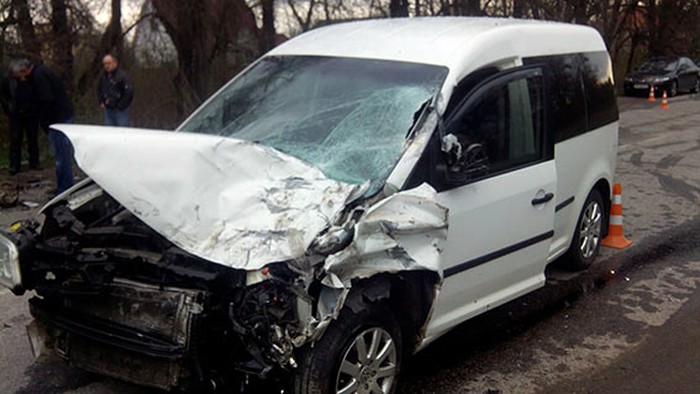 В Агрономічному автобус зіштовхнувся з автівкою: є постраждалі