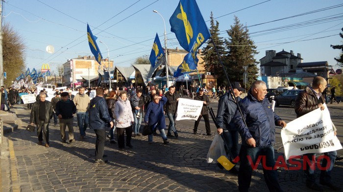 вінничани пройшлися маршем по олігархах