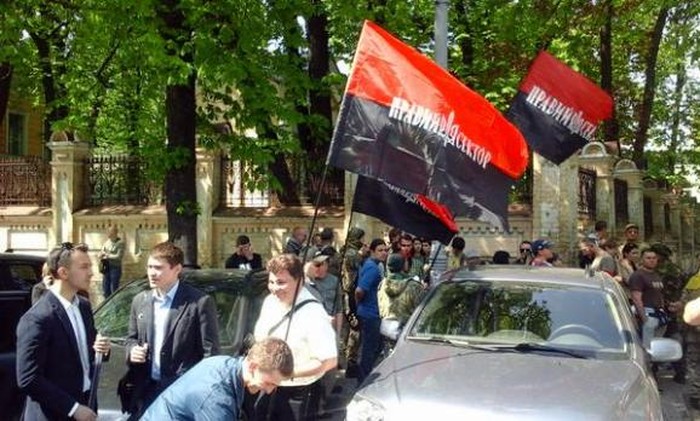«Правий сектор» пікетує Адміністрацію Президента 