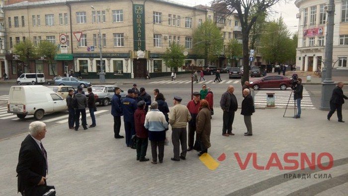 Активісти прийшли контролювати депутатів 