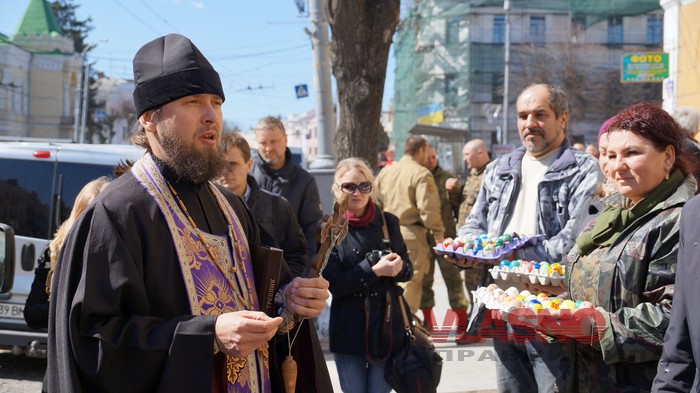  Вінничани передали на Схід півтисячі писанок 