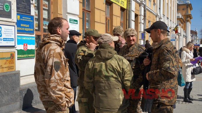 Вінничани передали на Схід півтисячі писанок 