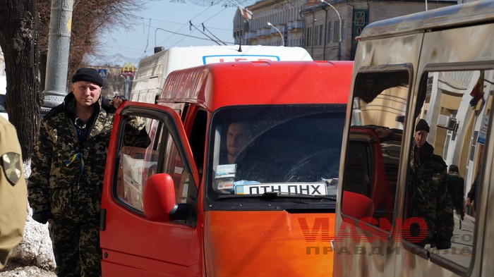 Вінничани передали на Схід півтисячі писанок 