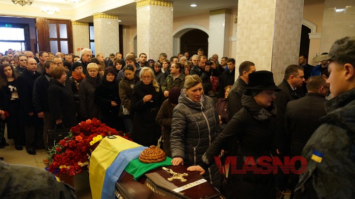 Вінниця знову тужить за полеглим воїном: прощання із “Сантою”