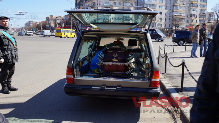 Вінниця знову тужить за полеглим воїном: прощання із “Сантою”