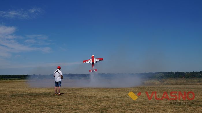 Авіашоу радіокерованих ааіамоделей у Вінниці фото 