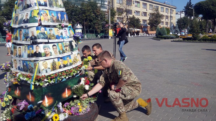 мітинг-реквієм у День Незалежності у Вінниці фото