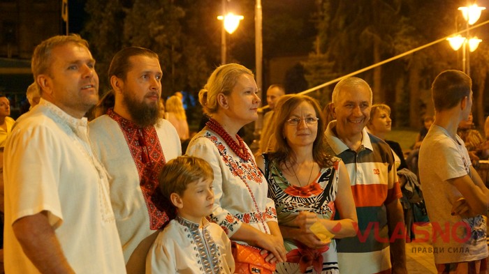 співання гімну України на День Незалежності у Вінниці фото