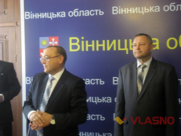 вручення паспортів вінничанам, які народились на День Незалежності фото