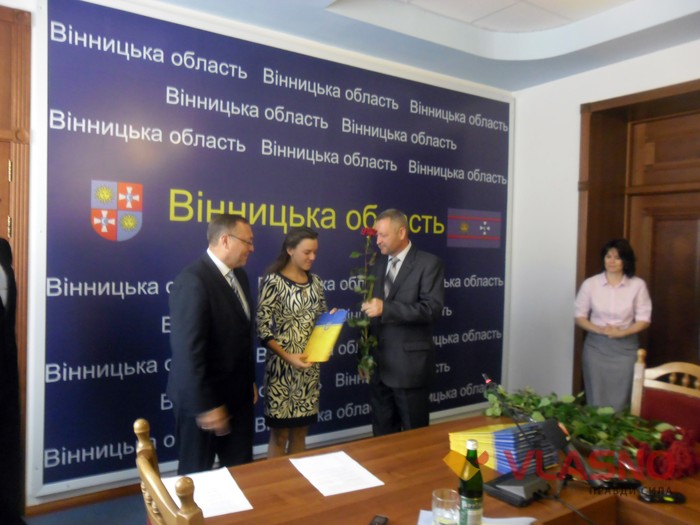 вручення паспортів вінничанам, які народились на День Незалежності фото
