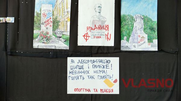 виставка сучасного мистецтва у кінотеатрі "Росія" фото