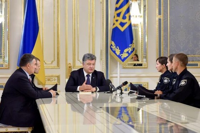 Петро Порошенко підписав закон про поліцію фото